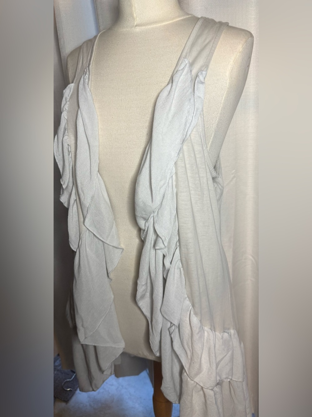 H&M Light Gray Ruffle Vest Scarf - Picture 2 of 11